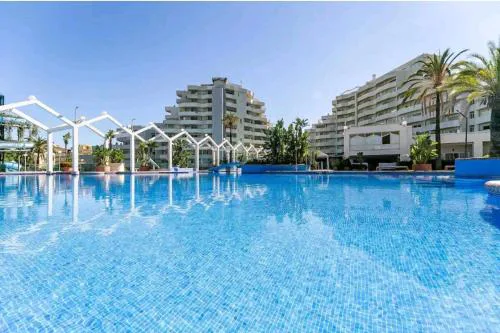 BENALBEACH Vistas al mar con Parking y Wifi