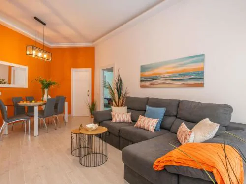 Benalmadena Piso Puerto Marina con 2 habitaciones terraza grande Wifi y AC