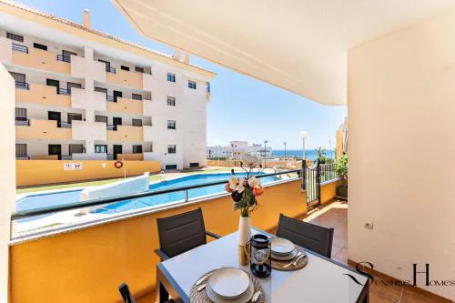 Elegant 2 Bed 2 Bath Apartment, Pool, Views, Parking