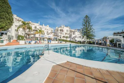 Freshly renovated, modern penthouse Pueblo Evita!