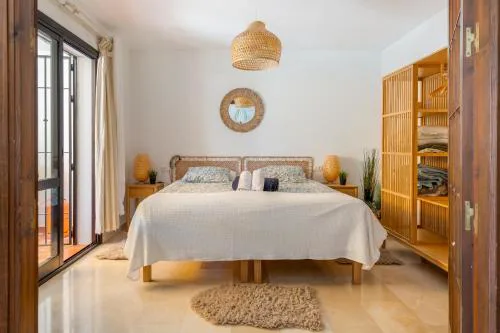 La Casa Bonita - Renovated 2BR & Private Terrace