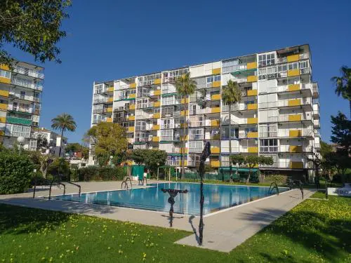 New sunny close to the beach sea views