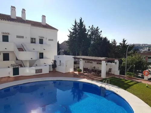 Peaceful 1BR Getaway - Walk to Beach and Train