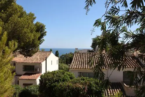 Quaint 2 Bedroom Townhouse with Pool close to Sea!