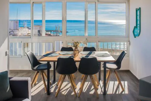Sea-view apartment with Pool next to marina & beach