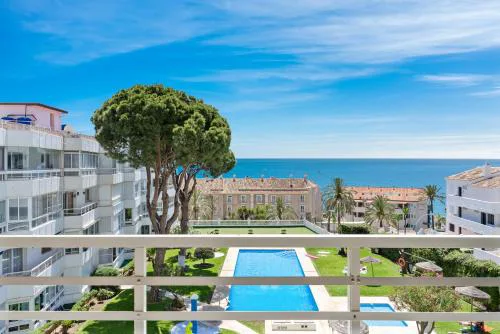 Seaview apartment w pool by Costarentals - Ref 186