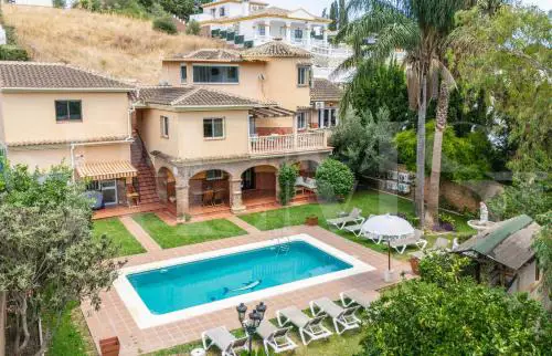 Spacious Andalusian villa with private pool REMS