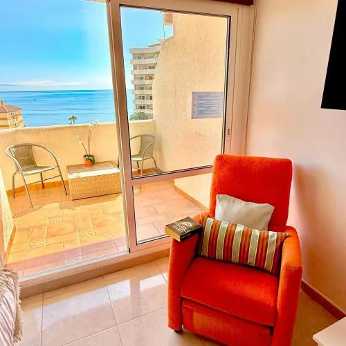 Spacious Studio in Benalbeach with sea views