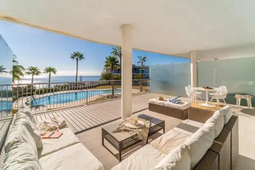 Upscale apartment with sea view in Higueron!