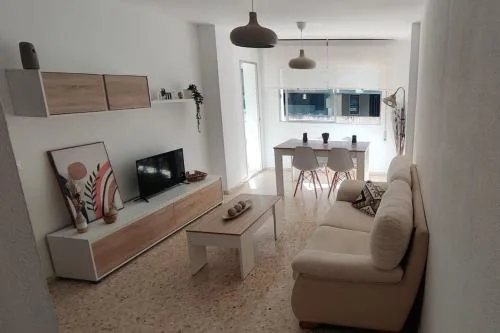 Amplio apartamento junto a la Playa Victoria
