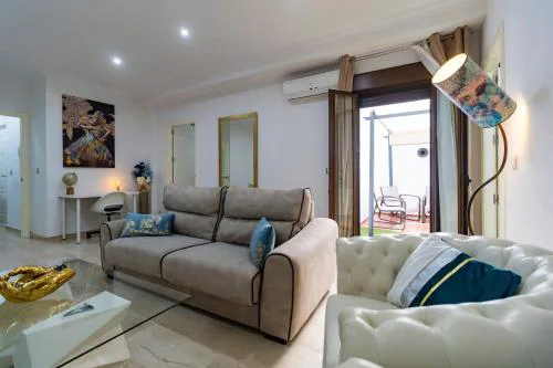 SH Piluca's Home. Moderno apartamento con patio