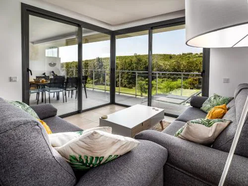 Casares Green 2384