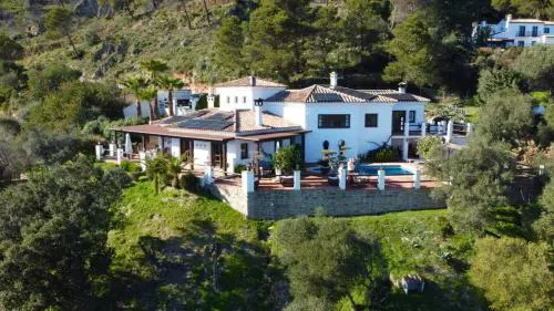 Private villa with pool and amazing views