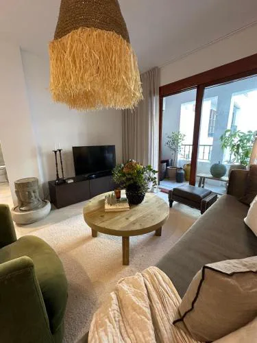 Beautiful Apartment in Puerto de la Duquesa Marina, Steps from the Beach
