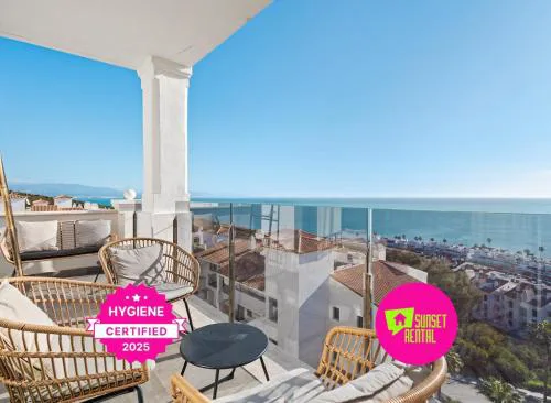 Elegant apartment with sea views and a pool