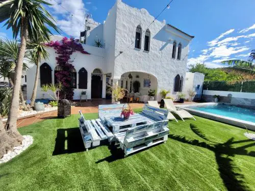 GATU PREMIUM Villa Lurberri piscina privada, 4 dormitorios, 2 baños, parking , jardines, " Preferente mayores de 25 años y familias " ín y barbacoa