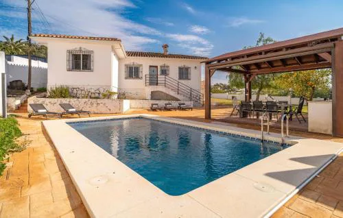 3 Bedroom Stunning Home In Coin