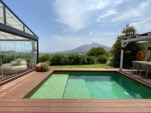 Beautiful New Home & Pool Mountain View