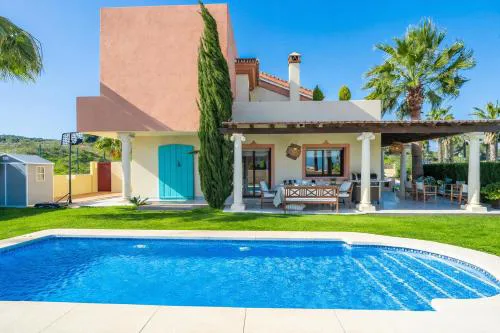 Cubo's Casa Los Nebrales & Private Pool