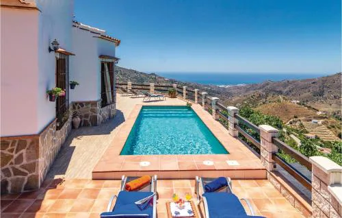 Beautiful Home In Cómpeta