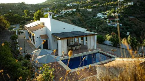 Casa Calmante - Stunning 3-bedroom Villa with Private Pool