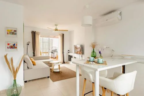 Casa Lidia, bonito y cómodo ático con rooftop privado, impresionantes vistas mar, montaña y jacuzzi