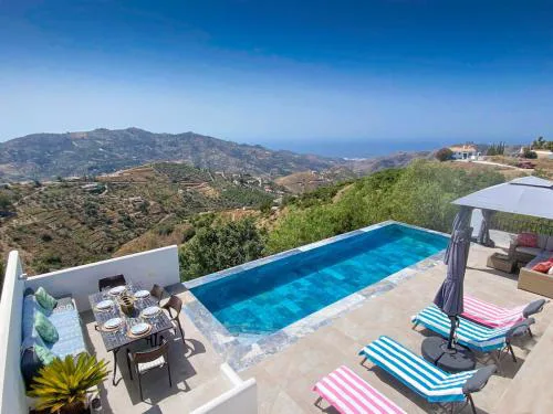 El Solitaire-Luxurious villa-Infinity salt water pool-Sea views-Jacuzzi