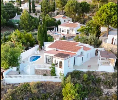 Renovated Villa With Jacuzzi Near Cómpeta
