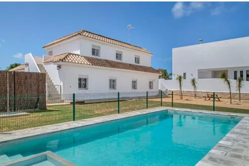 Apartamento cerca del pueblo con piscina compartida parking y jardin privado