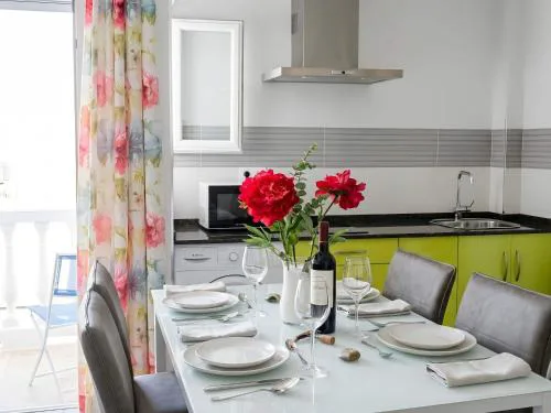 Apartamento con con balcon ideal para familias cerca de la playa