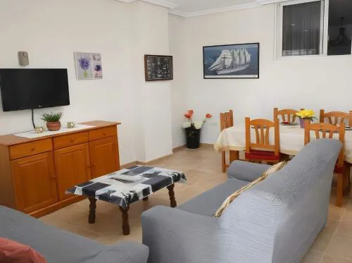 Apartamento en Conil de la Frontera ubicado en en una zona tranquila y muy bien situada para disfrutar del pueblo y de la playa sin necesidad de coche SOLO PARA FAMILIAS Y PAREJAS