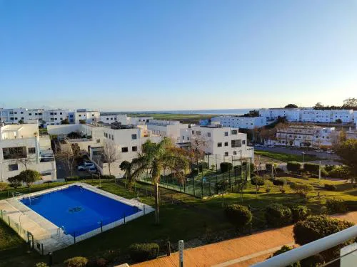 Apartamentovistasconil, ático con piscina, jardín, pista de pádel y solárium