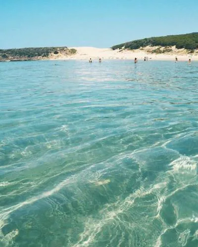 Centro y playa "Solo parejas o familias"