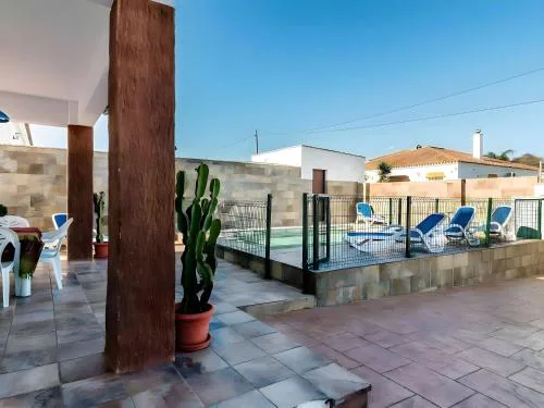 Chalet con Piscina privada cerca del pueblo View