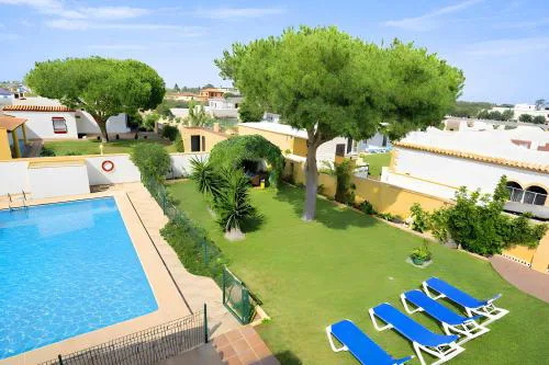 Chalet con piscina privada y zona de barbacoa cerca del pueblo