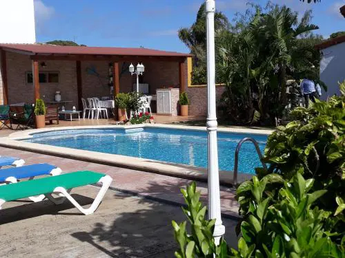 Chalet la Huerta con piscina y wifi