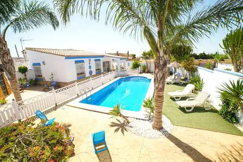 VILLA BANANERA CON PISCINA PRIVADA en CONIL DE LA FRONTERA