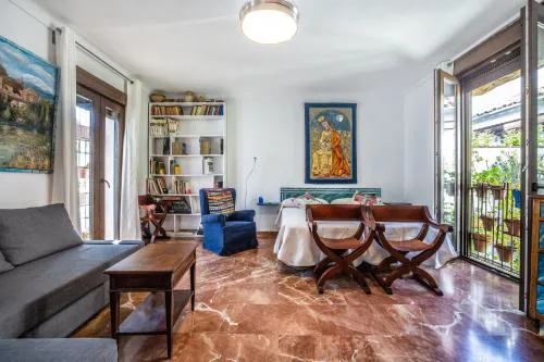 Apartamento con patio cordobés en San Basilio & Parking