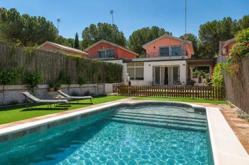 Casa familiar junto al lago con zona de juegos, cine y BBQ
