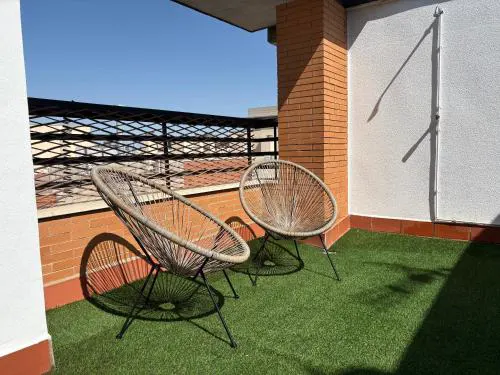 Dúplex céntrico con terraza y parking gratuito
