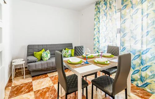 Gorgeous Apartment In Cordoba With Wifi