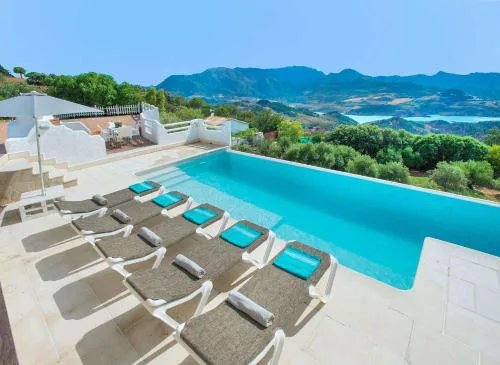 La Almena Blanca by Vintage Travel