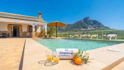 Villa Atienza El Gastor by Ruralidays