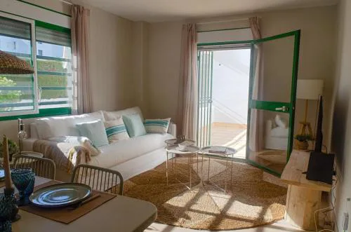 Anc14 Apartamento con 2 habitaciones, patio y piscina al lado de la playa