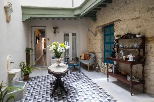 Casa Portus Gaditanus s XVIII Patio Andaluz