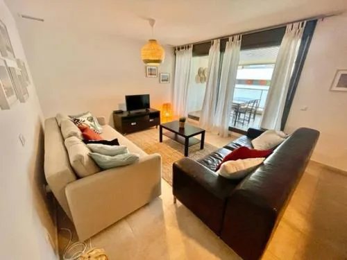 GATU PREMIUM Racimo, terraza, aire ac, piscina comun, wifi y parking " Preferente mayores de 25 años y familias "