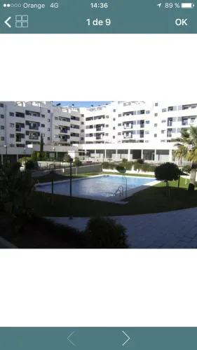 Habitacion privada en piso compartido de dos habitaciones en urbanización con piscina y pista de padel