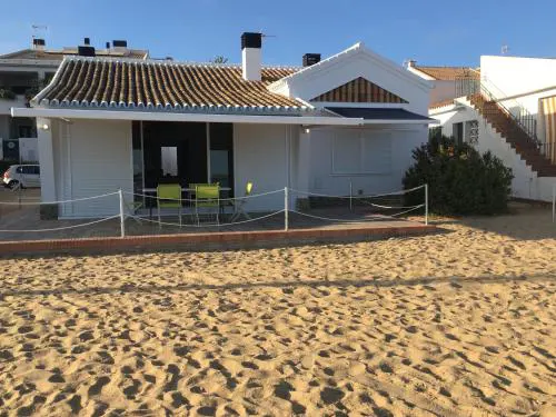 Chalet sobre la playa ,