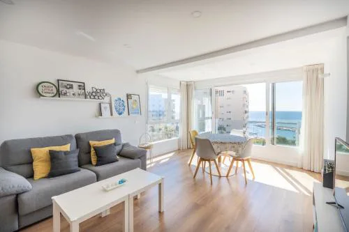 AR1 Bright Apartment with beautiful sea views