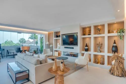Atico Dúplex en Estepona con Vistas al Mar y Montaña a 10 min de la Playa